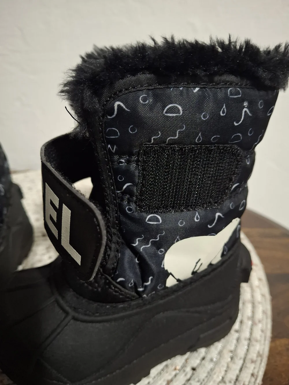 Sorel Kids' Black Winter Boots with Faux Fur Trim Size 5.